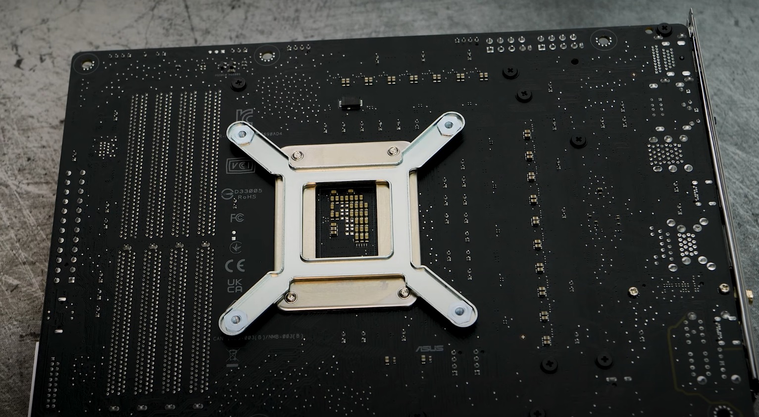 water_block_installation_on_lga1700_-_install_backplate.jpg