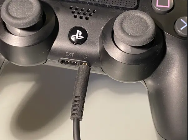 PS4_3.5mm_connection.png